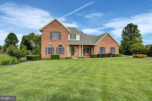 3236 St Andrews Dr, Chambersburg, PA 17202 - Photo 2