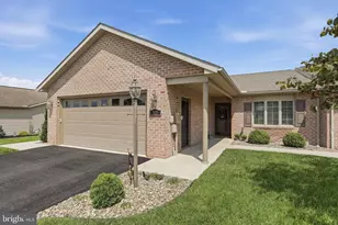 305 Sunbrook Dr, Chambersburg, PA 17201 - Photo 2
