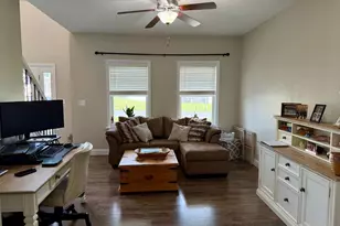 2336 Bodie Island Dr, Chambersburg, PA 17202 - Photo 4