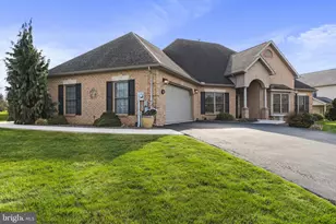 220 Woodvale Dr, Chambersburg, PA 17201 - Photo 4