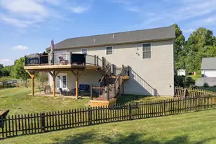 4440 Valley Cir, Fayetteville, PA 17222 - Photo 4