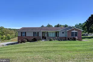 3715 Hazel Dr, Greencastle, PA 17225 - Photo 2