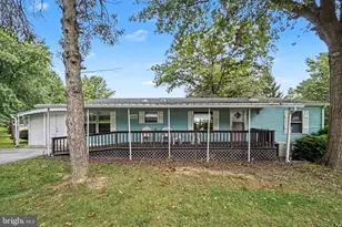1550 Palm Spring Dr, Chambersburg, PA 17202 - Photo 2
