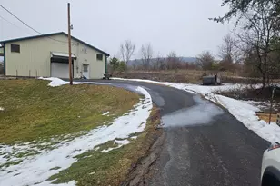 15732 Walnut Hl Dr, Mount Union, PA 17066 - Photo 2