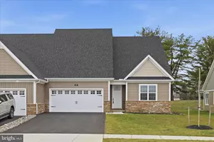 253 Bellaride Ln, Millersville, PA 17551 - Photo 2