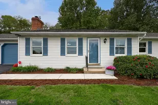 2435 Honeysuckle Ln, Lancaster, PA 17603 - Photo 2