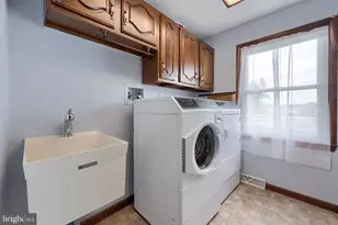 2435 Honeysuckle Ln, Lancaster, PA 17603 - Photo 28