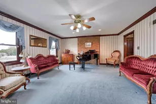 2435 Honeysuckle Ln, Lancaster, PA 17603 - Photo 4