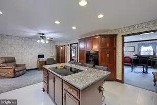 2435 Honeysuckle Ln, Lancaster, PA 17603 - Photo 8
