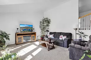 106 Westview Dr, Akron, PA 17501 - Photo 2