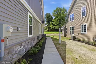 217 Bellaride Ln, Millersville, PA 17551 - Photo 2