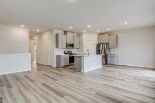 118 Erica Ln, Columbia, PA 17512 - Photo 8