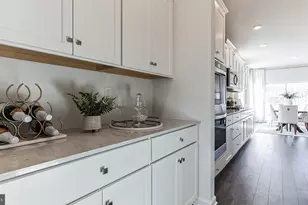 121 Erica Ln, Columbia, PA 17512 - Photo 4