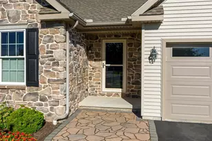 5179 Oak Leaf Dr, Mount Joy, PA 17552 - Photo 4