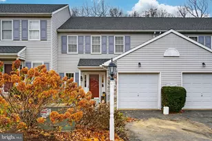 304 Treetops Ct, Lancaster, PA 17601 - Photo 2