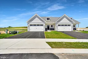 309 Ridgefield Dr, Elizabethtown, PA 17022 - Photo 2