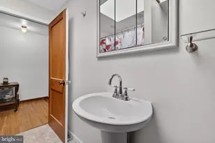 926 Broad St, Akron, PA 17501 - Photo 20