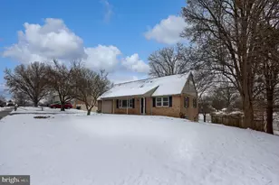 5421 Rainbow Dr, East Petersburg, PA 17520 - Photo 2