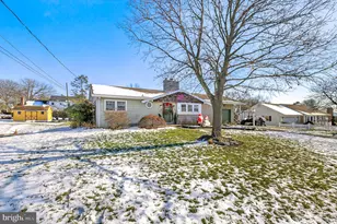 323 Edgemont Dr, Willow Street, PA 17584 - Photo 2