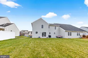 5253 Summerfield Dr, Mount Joy, PA 17552 - Photo 8