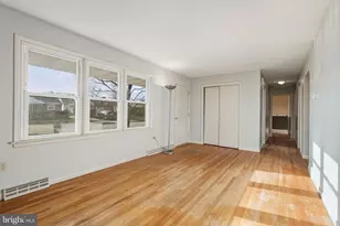 209 N Laurel St, Manheim, PA 17545 - Photo 4