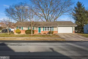 209 N Laurel St, Manheim, PA 17545 - Photo 1