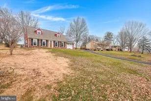 121 Pleasant View Dr, Lititz, PA 17543 - Photo 2