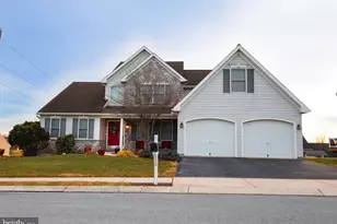 425 Zachary Dr, Manheim, PA 17545 - Photo 1