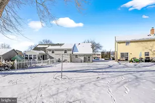 223 Colonial Dr, Akron, PA 17501 - Photo 38