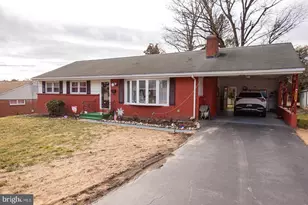 408 Fairway Dr, Lancaster, PA 17603 - Photo 2