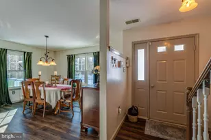 113 Oak Knoll Cir, Millersville, PA 17551 - Photo 2