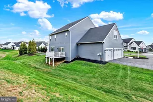 1033 Lititz Bend Dr, Lititz, PA 17543 - Photo 4