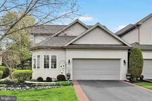 728 Woodfield Dr, Lititz, PA 17543 - Photo 2