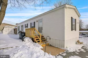 113 Meadow Ln, Lititz, PA 17543 - Photo 2