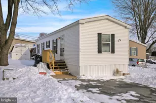 113 Meadow Ln, Lititz, PA 17543 - Photo 1