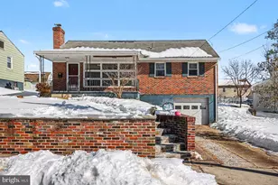 215 N Maple St, Elizabethtown, PA 17022 - Photo 2