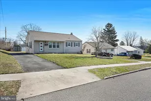 535 N Locust St, Elizabethtown, PA 17022 - Photo 2