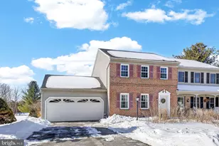 117 Laurie Ln, Lititz, PA 17543 - Photo 2