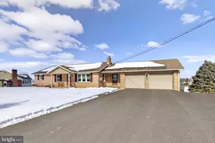 154 Valley View Dr, Ephrata, PA 17522 - Photo 2