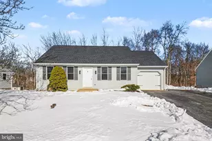 27 Homestead Dr, Denver, PA 17517 - Photo 2