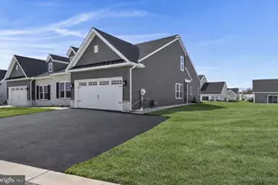 131 Hillard Field, Lancaster, PA 17603 - Photo 2