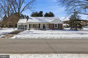 186 N Laurel St, Manheim, PA 17545 - Photo 1