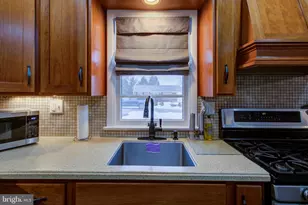 825 Robin Rd, Lancaster, PA 17601 - Photo 12