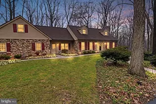 121 Angela Dr, New Holland, PA 17557 - Photo 2