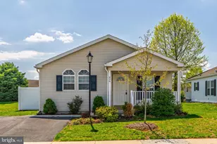 426 Eastwood Ln, Lancaster, PA 17601 - Photo 1