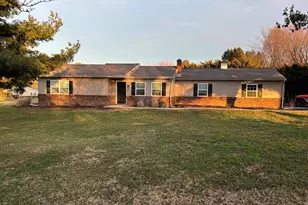 501 Goldfinch Dr, Columbia, PA 17512 - Photo 1