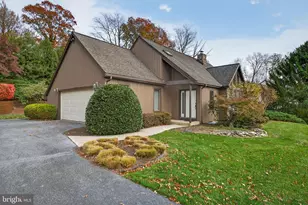 1049 Signal Hill Ln Ln, Lancaster, PA 17601 - Photo 4