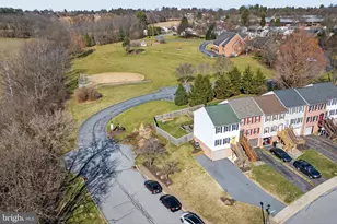 101 Townhouse Ln, Lancaster, PA 17603 - Photo 2