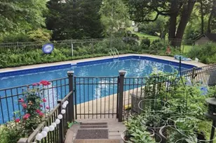 8 Elk Cir, New Providence, PA 17560 - Photo 2