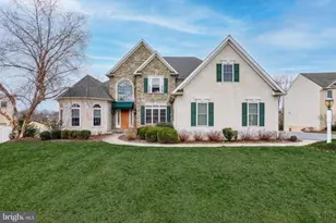 395 Ecker Dr, Lititz, PA 17543 - Photo 2